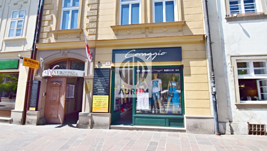 Obchodné priestory 57 m2 s výkladom na Hlavnej ul.