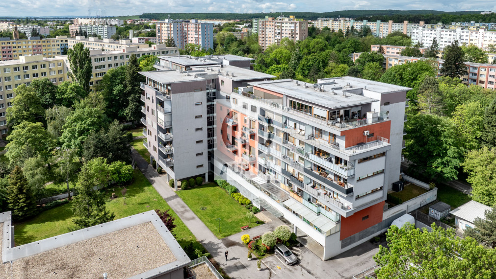 • REZERVOVANÉ • Priestranný 2 izb. byt, 67 m2 v Novostavbe, ul. Obrody