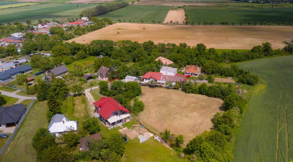 • REZERVOVANÉ• Stavebný Pozemok 3523 m2, Perín-Chym, časť Vyšný Lánec