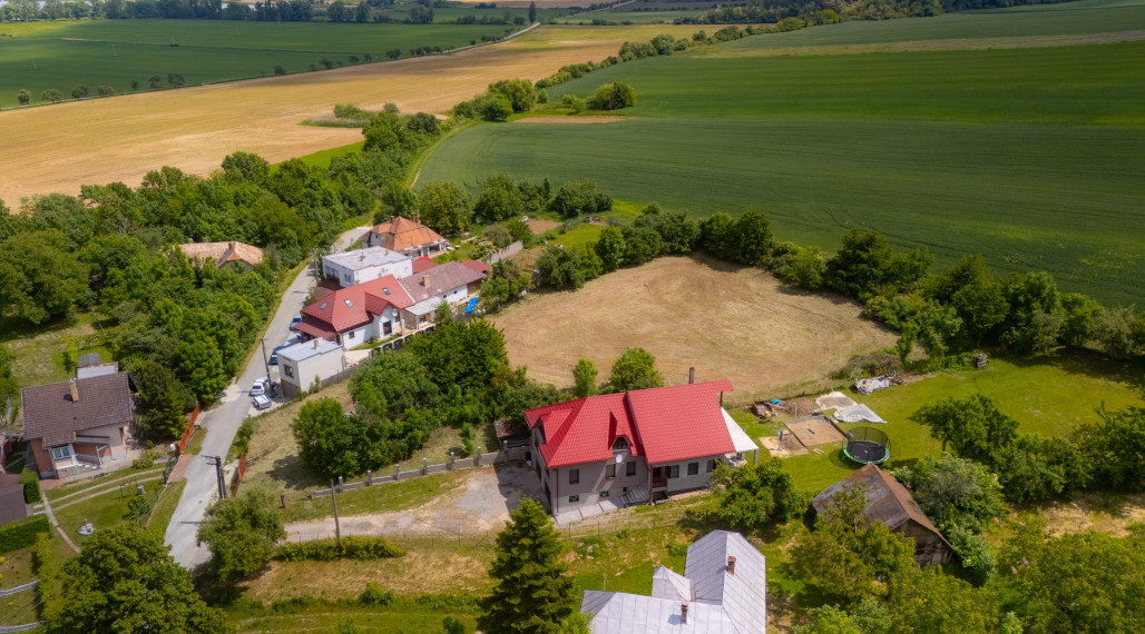 • REZERVOVANÉ• Stavebný Pozemok 3523 m2, Perín-Chym, časť Vyšný Lánec