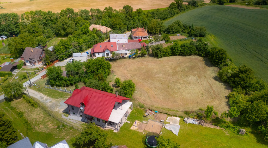 • REZERVOVANÉ• Stavebný Pozemok 3523 m2, Perín-Chym, časť Vyšný Lánec