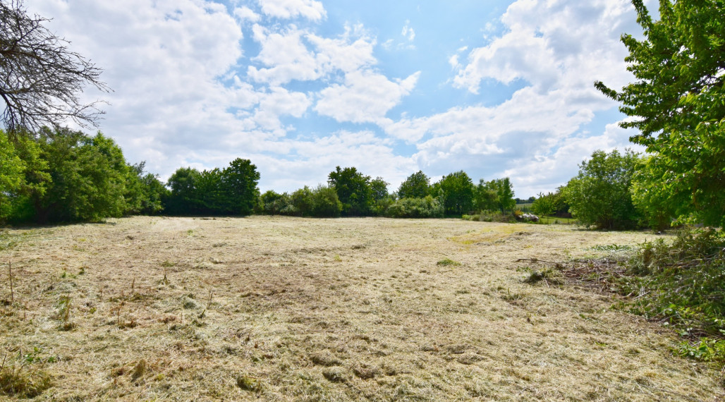 • REZERVOVANÉ• Stavebný Pozemok 3523 m2, Perín-Chym, časť Vyšný Lánec