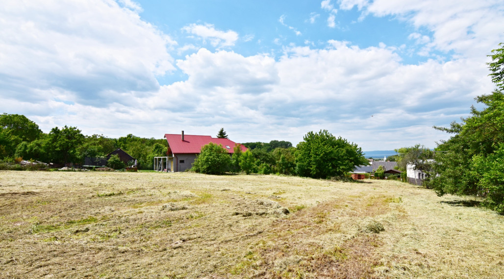 • REZERVOVANÉ• Stavebný Pozemok 3523 m2, Perín-Chym, časť Vyšný Lánec
