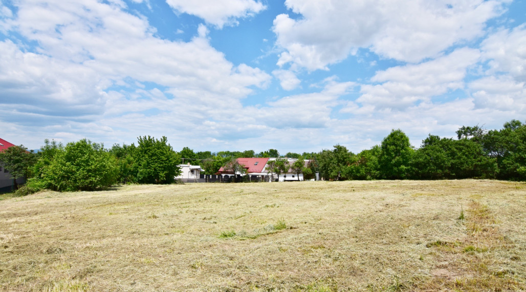 • REZERVOVANÉ• Stavebný Pozemok 3523 m2, Perín-Chym, časť Vyšný Lánec