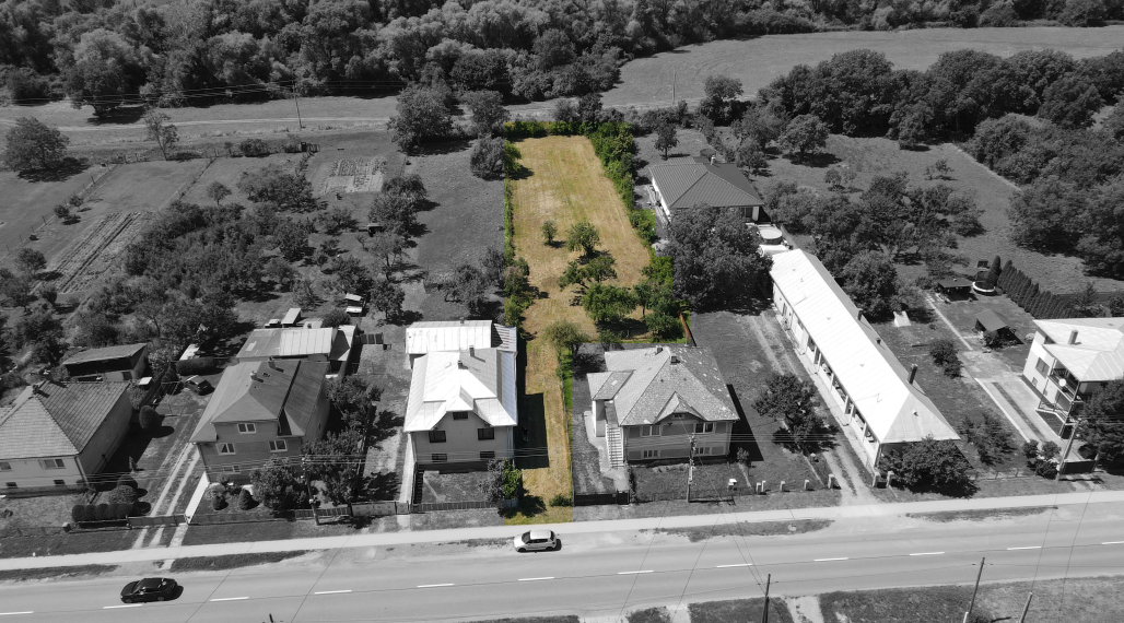 Veľký pozemok pri KE – vhodný aj pre 2 rodiny