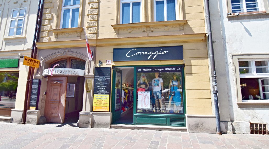 Obchodné priestory 57 m2 s výkladom na Hlavnej ul.