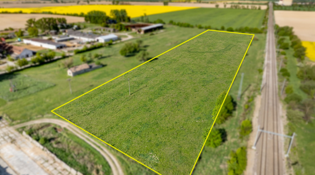 Pozemok 25.000 m2 na výstavbu Haly, 14 km od Košíc