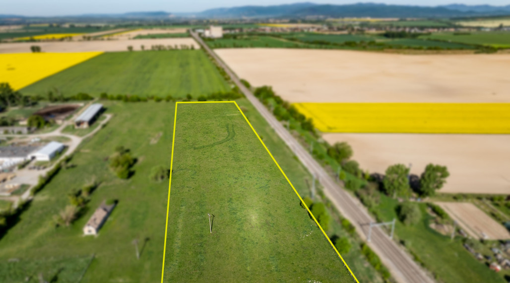 Pozemok 25.000 m2 na výstavbu Haly, 14 km od Košíc
