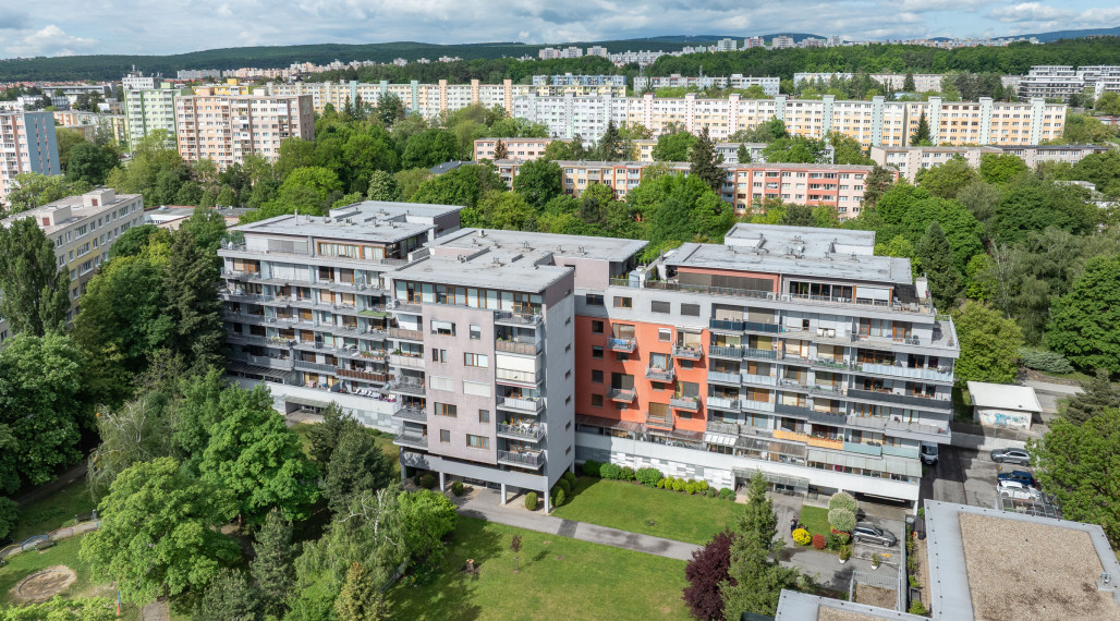 • REZERVOVANÉ • Priestranný 2 izb. byt, 67 m2 v Novostavbe, ul. Obrody
