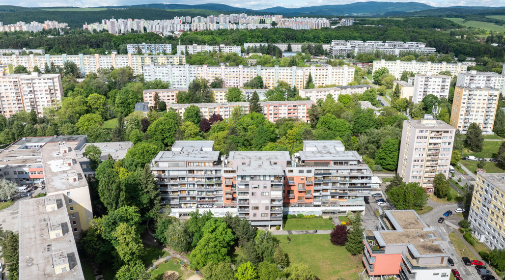 • REZERVOVANÉ • Priestranný 2 izb. byt, 67 m2 v Novostavbe, ul. Obrody