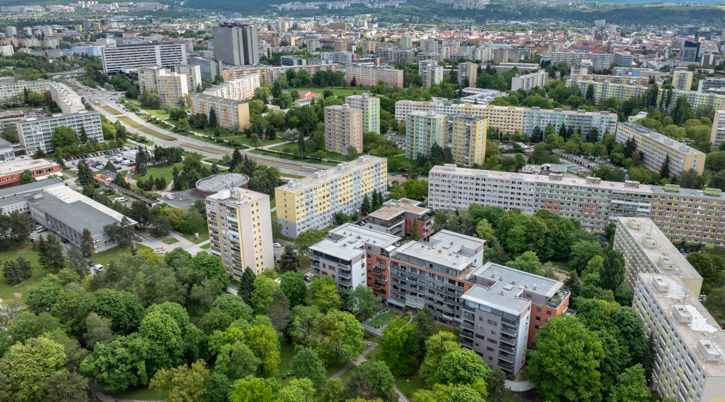 • REZERVOVANÉ • Priestranný 2 izb. byt, 67 m2 v Novostavbe, ul. Obrody