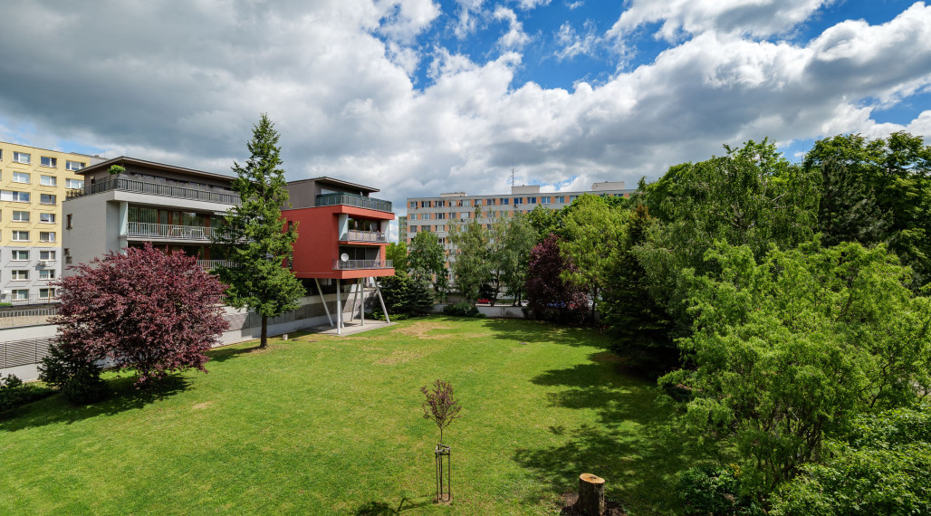 • REZERVOVANÉ • Priestranný 2 izb. byt, 67 m2 v Novostavbe, ul. Obrody