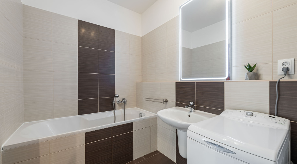 • REZERVOVANÉ • Priestranný 2 izb. byt, 67 m2 v Novostavbe, ul. Obrody