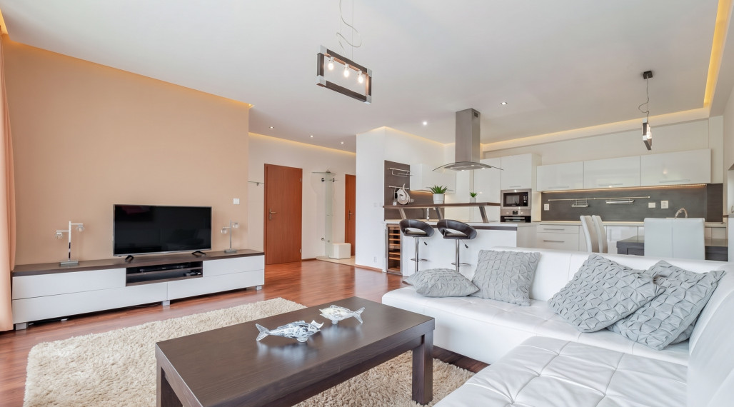 • REZERVOVANÉ • Priestranný 2 izb. byt, 67 m2 v Novostavbe, ul. Obrody
