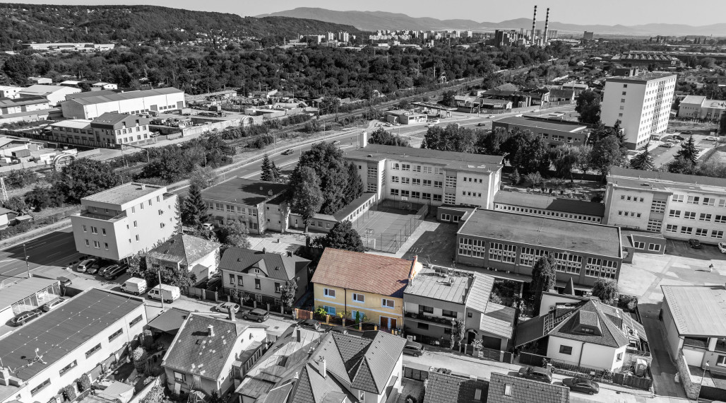Dom s veľkým investičným potencionálnom, 353 m2, KE- JUH