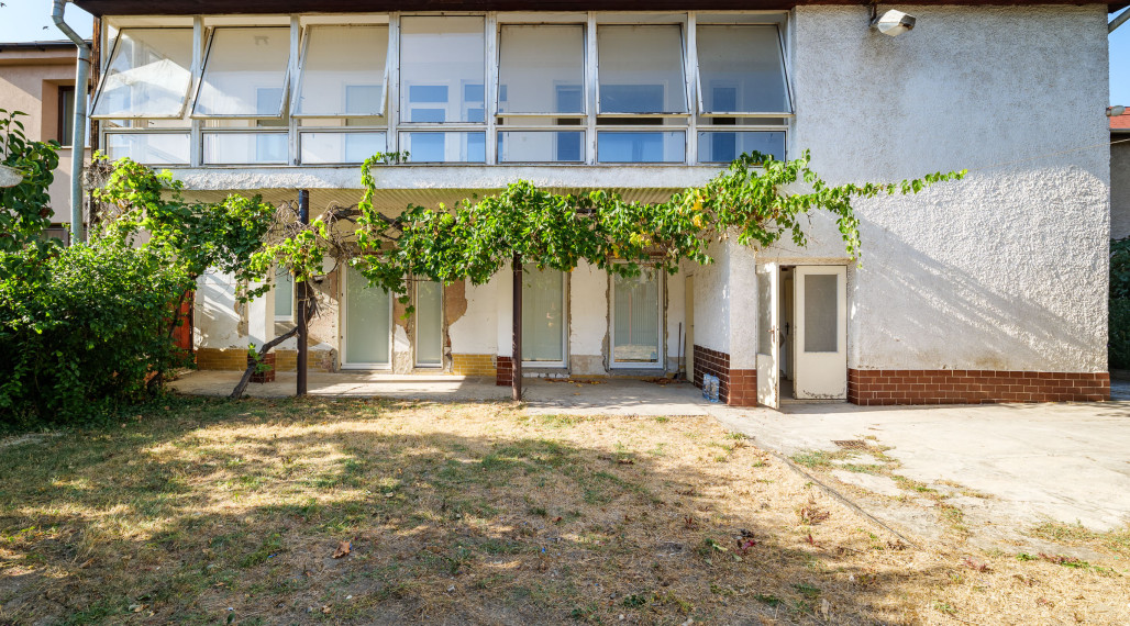 Dom s veľkým investičným potencionálnom, 353 m2, KE- JUH