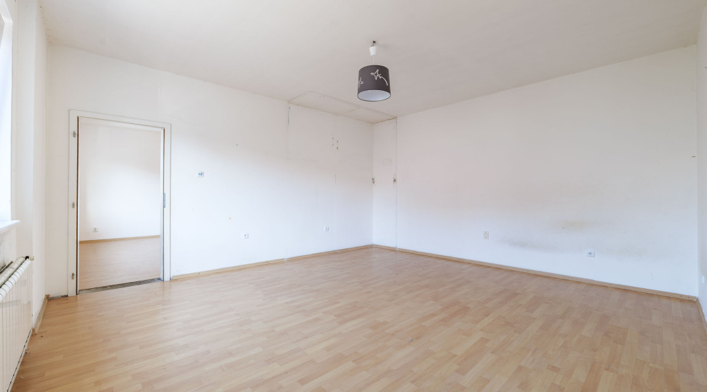 Dom s veľkým investičným potencionálnom, 353 m2, KE- JUH