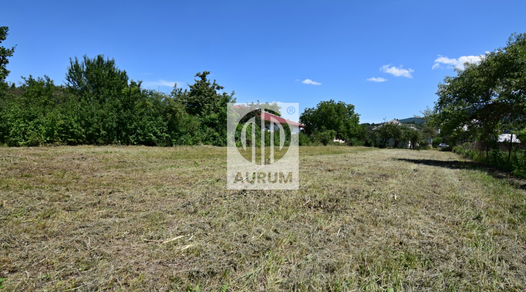 Veľký pozemok pri KE – vhodný aj pre 2 rodiny