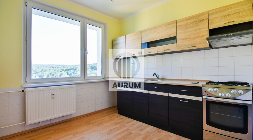 Družstevný 3-izbový byt so šatníkom a nádherným výhľadom