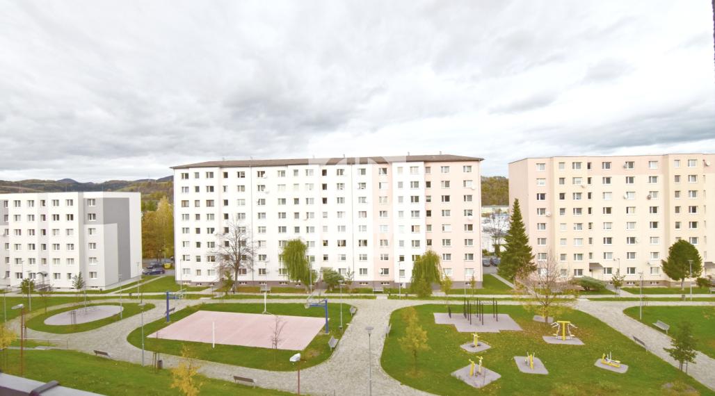 • REZERVOVANÉ • Priestranný 3 izb. byt, 70 m2, sídl. Pod Papierňou