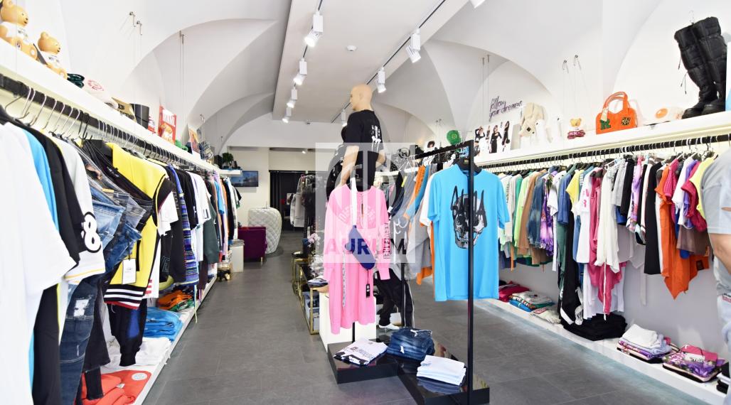 Obchodné priestory 57 m2 s výkladom na Hlavnej ul.