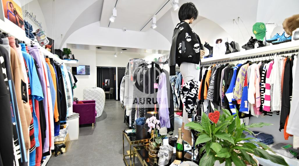 Obchodné priestory 57 m2 s výkladom na Hlavnej ul.