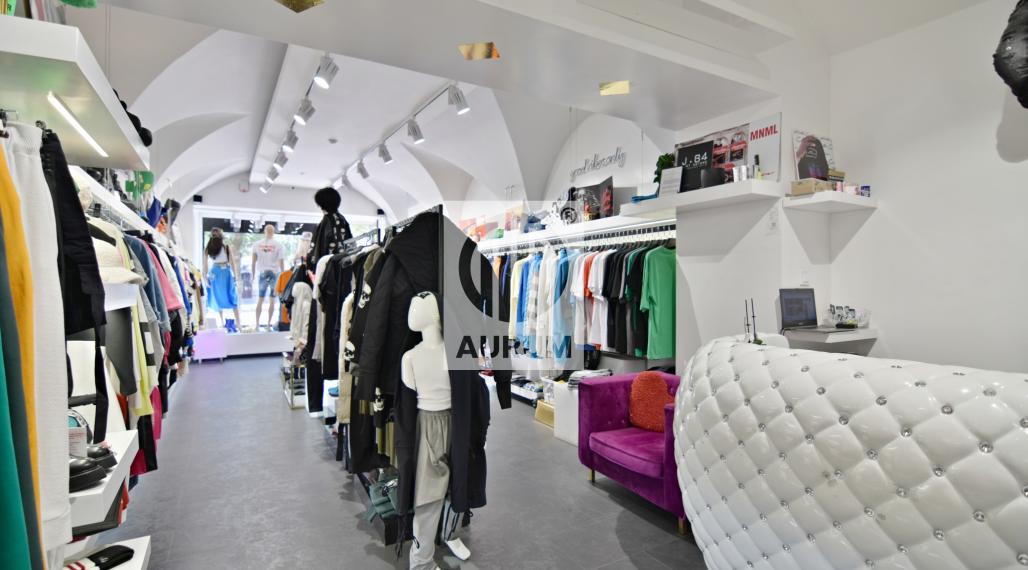 Obchodné priestory 57 m2 s výkladom na Hlavnej ul.