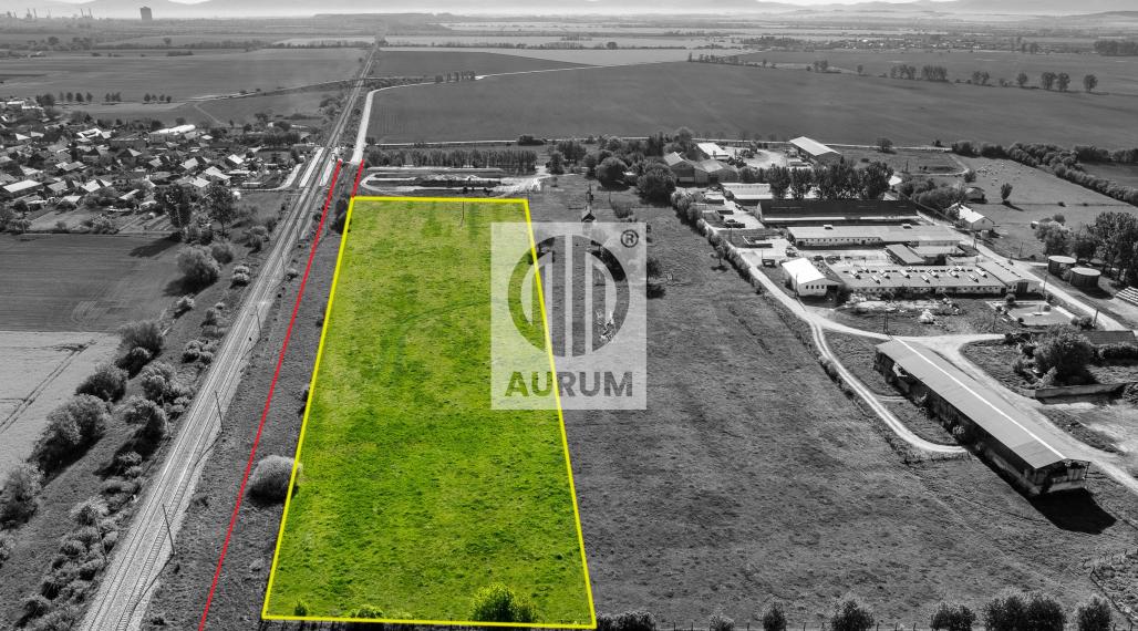 Pozemok 25.000 m2 na výstavbu Haly, 14 km od Košíc