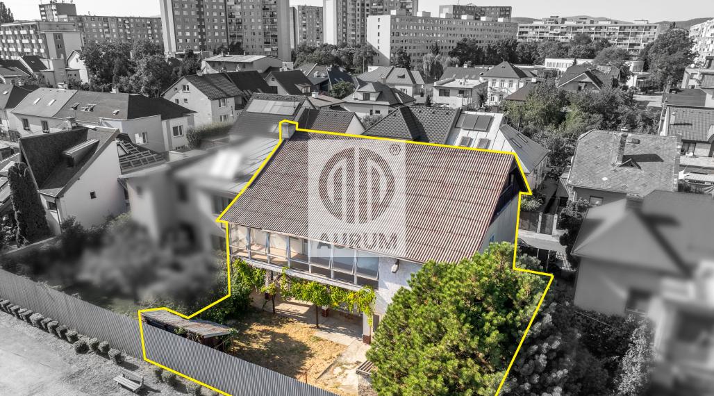 Dom s veľkým investičným potencionálnom, 353 m2, KE- JUH