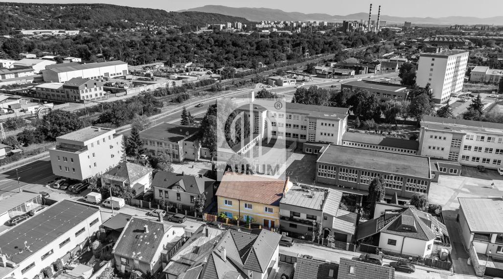 Dom s veľkým investičným potencionálnom, 353 m2, KE- JUH