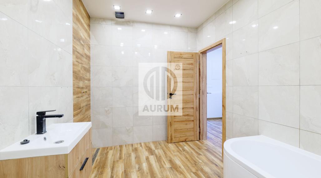 Dom s veľkým investičným potencionálnom, 353 m2, KE- JUH