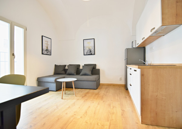 2 izbový byt priamo na Hlavnej, 42 m2, vlastná pavlač
