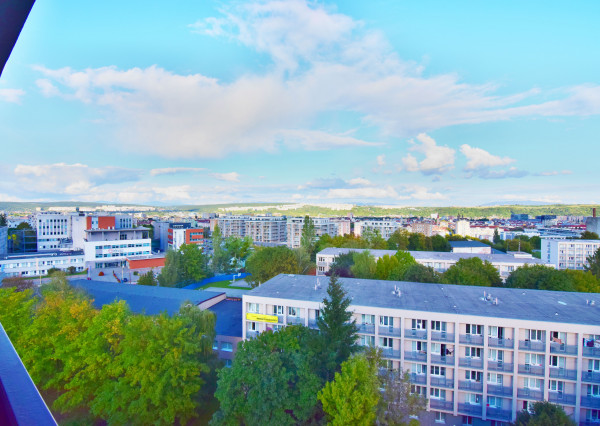 Priestranný 2 izb. byt, 55 m2 s krásnym výhľadom na mesto, TERASA, ul. Považská