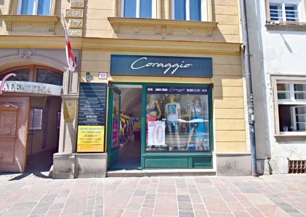 Obchodné priestory 57 m2 s výkladom na HLAVNEJ ul.