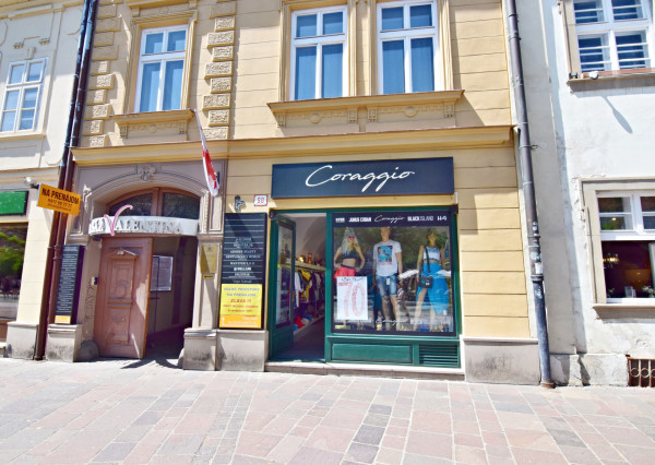 Obchodné priestory 57 m2 s výkladom na Hlavnej ul.