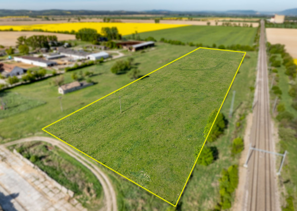 Pozemok 25.000 m2 na výstavbu Haly, 14 km od Košíc