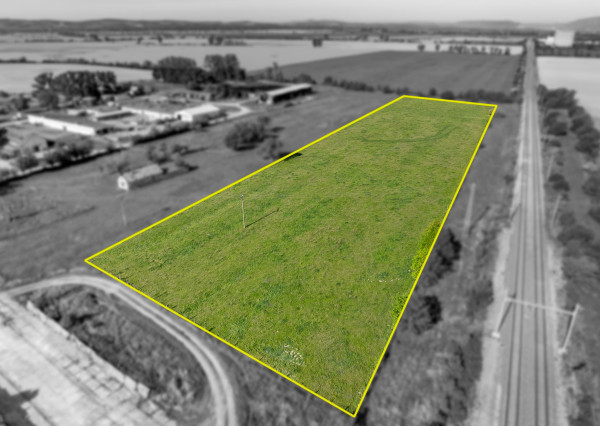 Pozemok 25.000 m2 pre výstavbu Haly, 14 km od Košíc